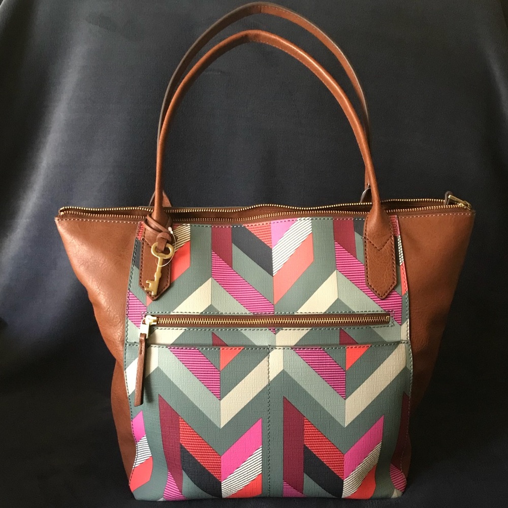 NWT Fossil Fiona Tote in Chevron pattern